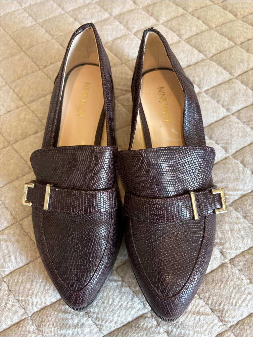 Women’s 7M Nine West Brown Lizard-Embossed Pointed Loafers with Gold Buckles